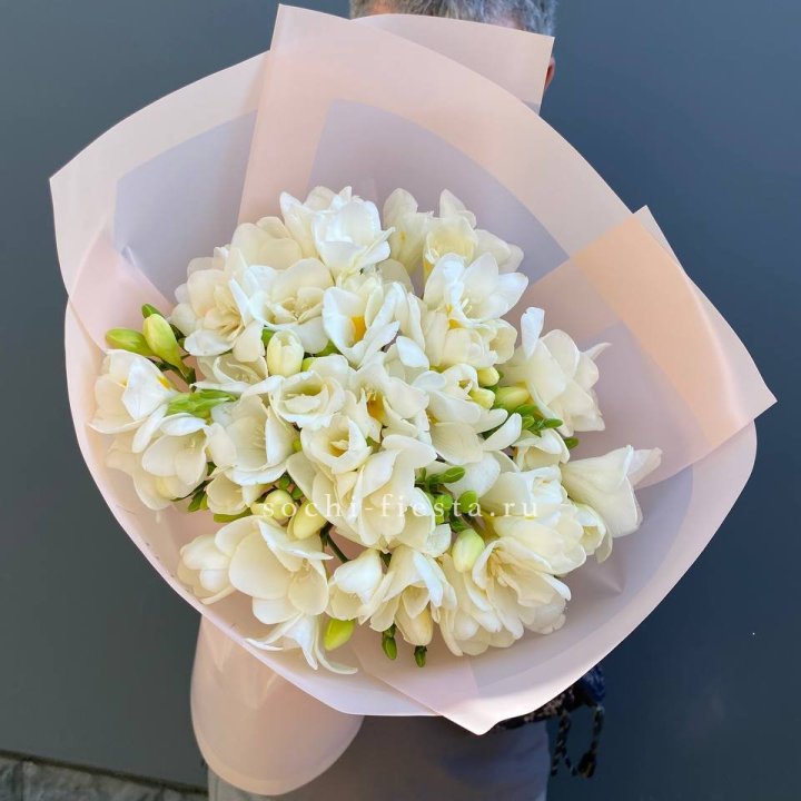 Букет белых фрезий  в Твери