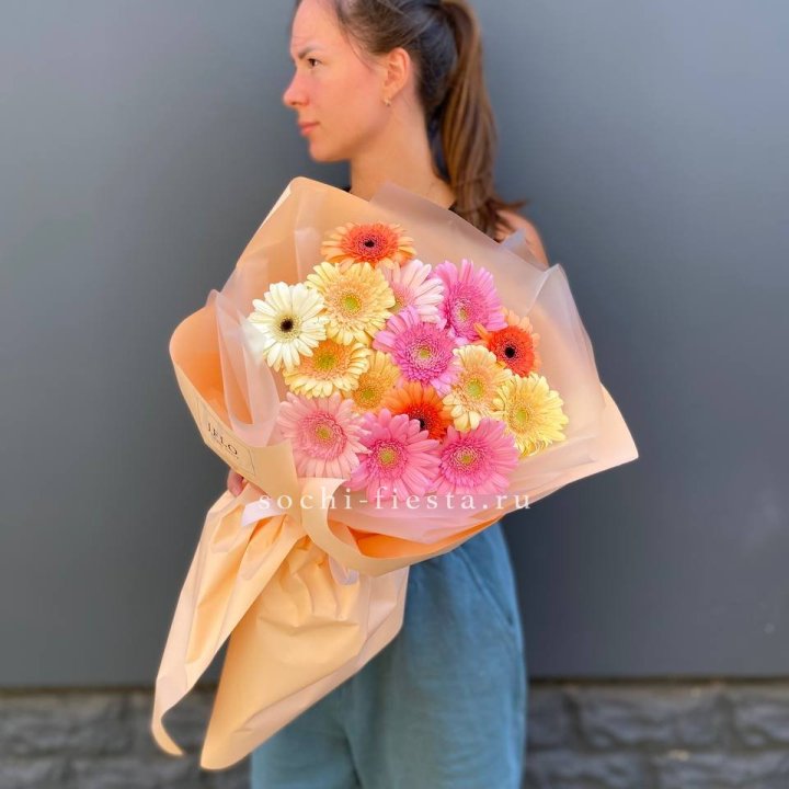 Букет разноцветных гербер в Твери
