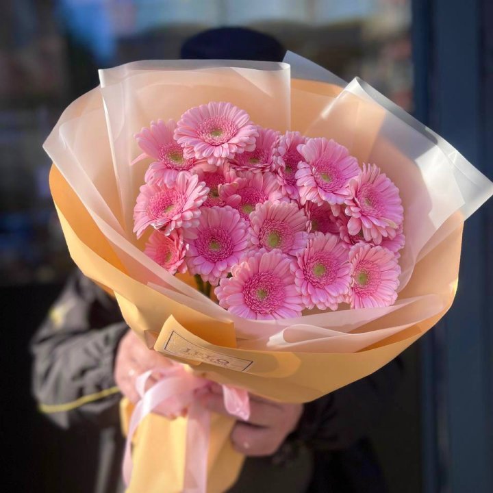 17 розовых гербер  в Твери