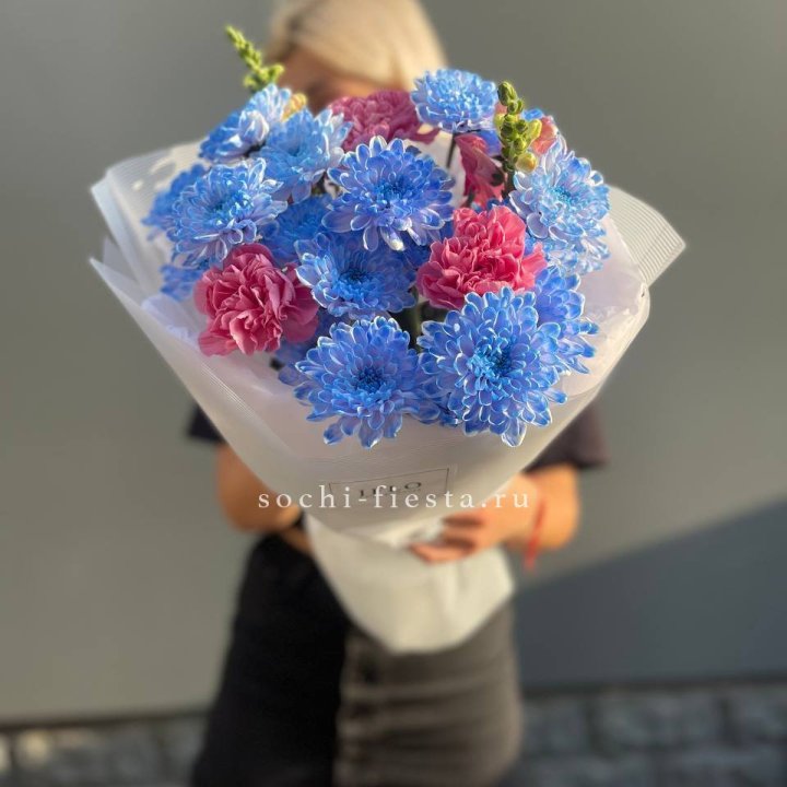 Букет сборный с хризантемой в Твери