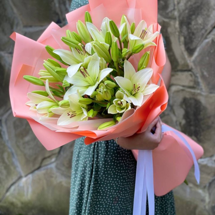 Букет из 7 белых лилий в Твери