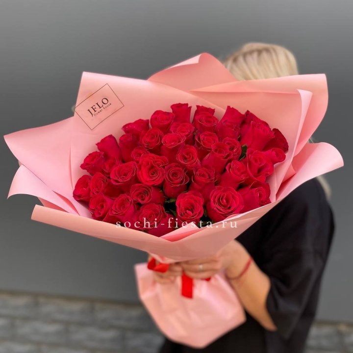 35 красных роз в Твери