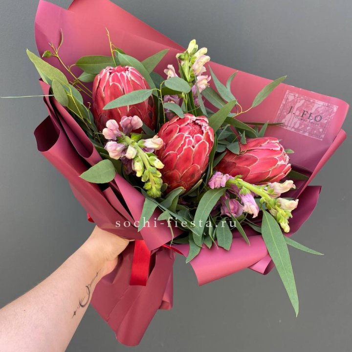 Букет из протеи "Квин" в Твери