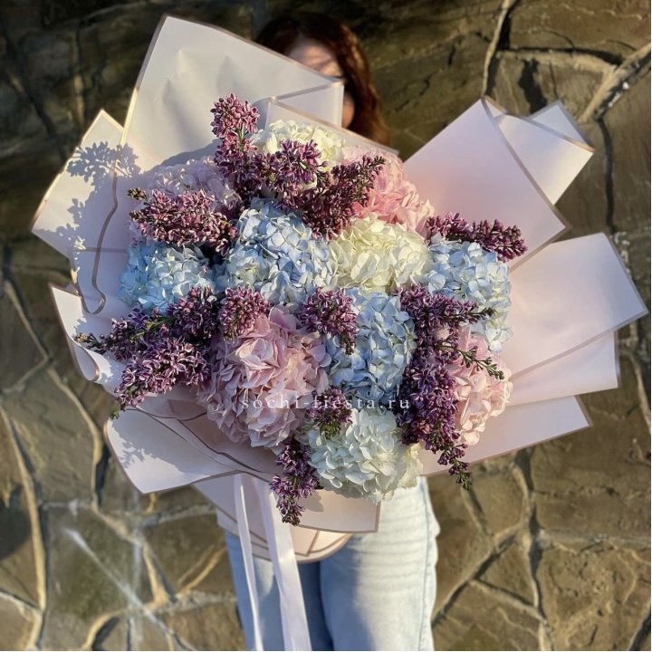 Букет гортензии с сиренью в Твери