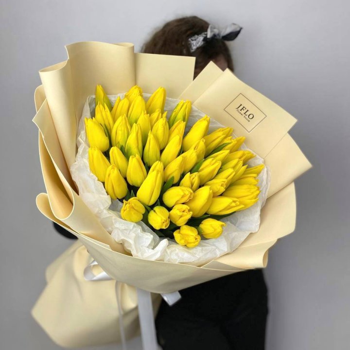 51 жёлтый тюльпан в Твери