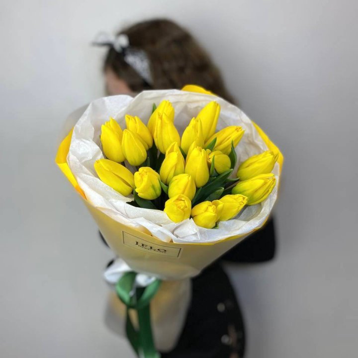  19 жёлтых тюльпанов в Твери
