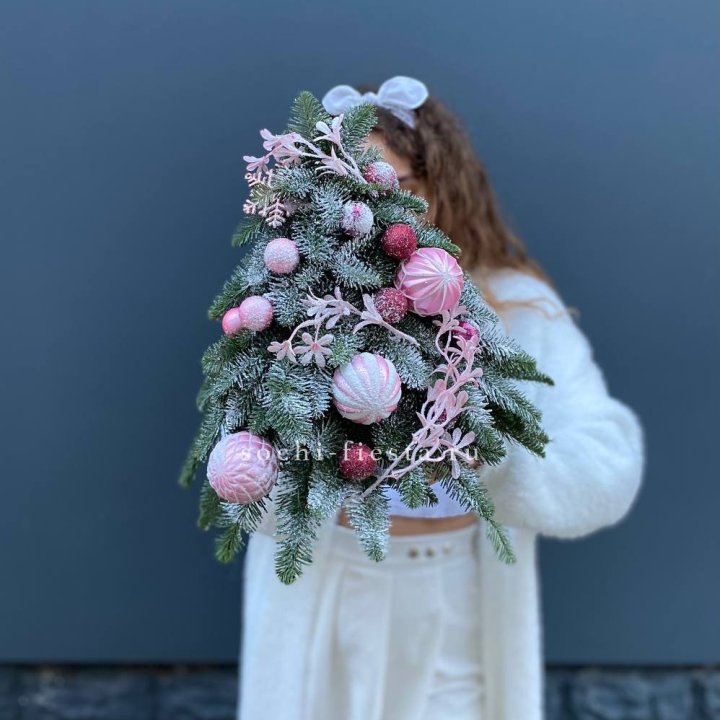 Новогодняя елочка "Розе" в Твери