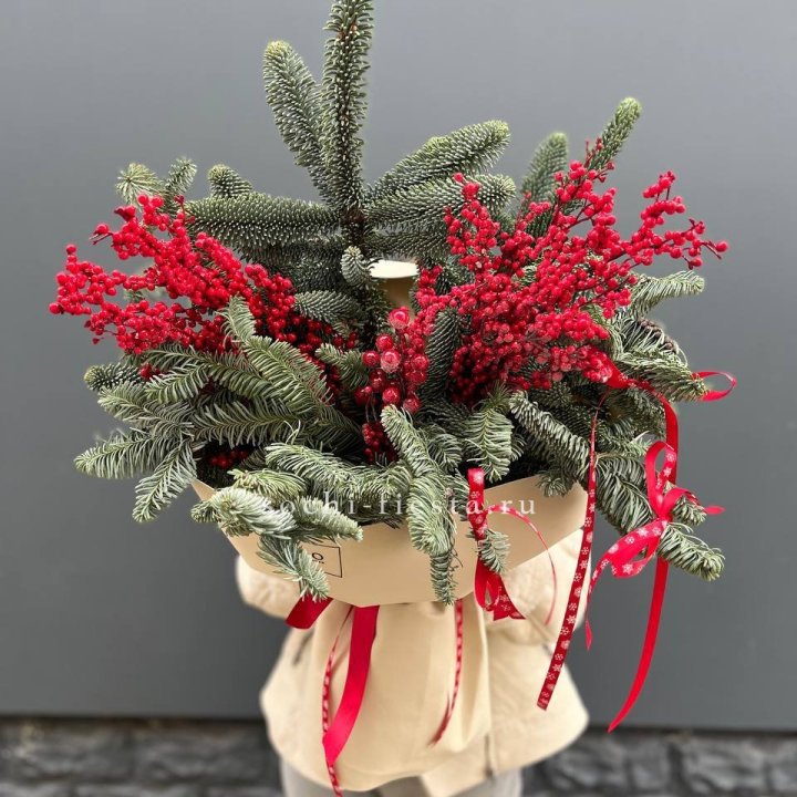 Букет нобилиса и ягод в Твери