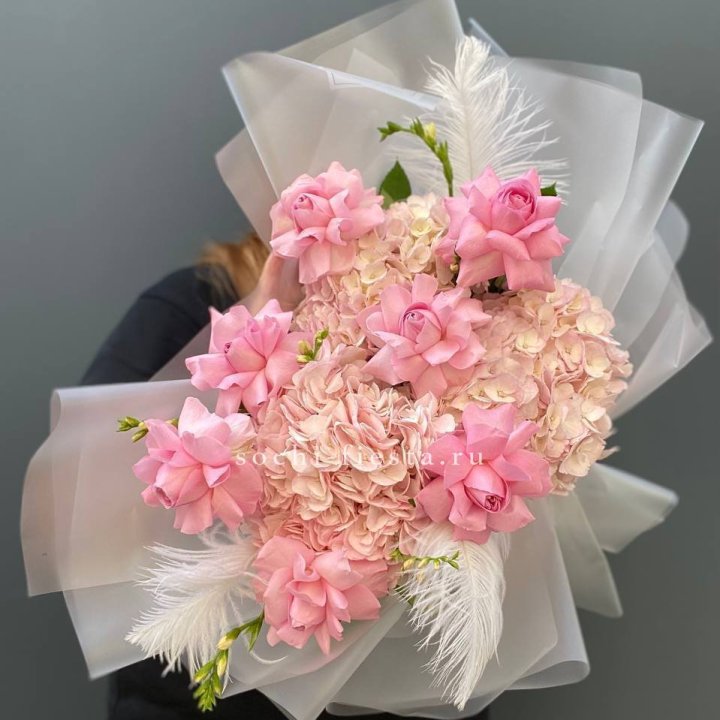  Букет  из гортензий и розовых роз в Твери