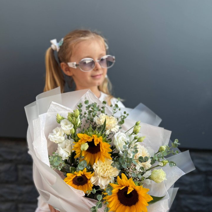  Букет  из стойких цветов с подсолнухами в Твери