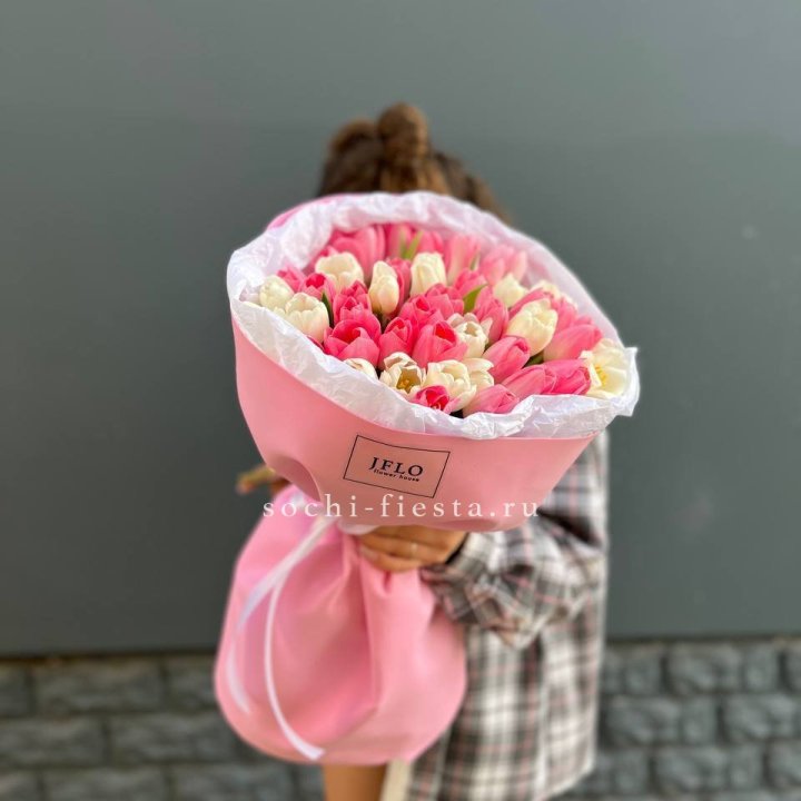 51 бело-розовый тюльпан в Твери