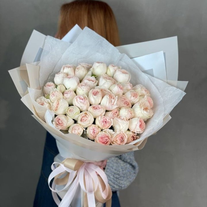 Букет пионовидных роз Пур лав в Твери