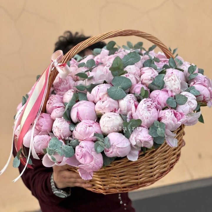 Корзина пионов "75" в Твери