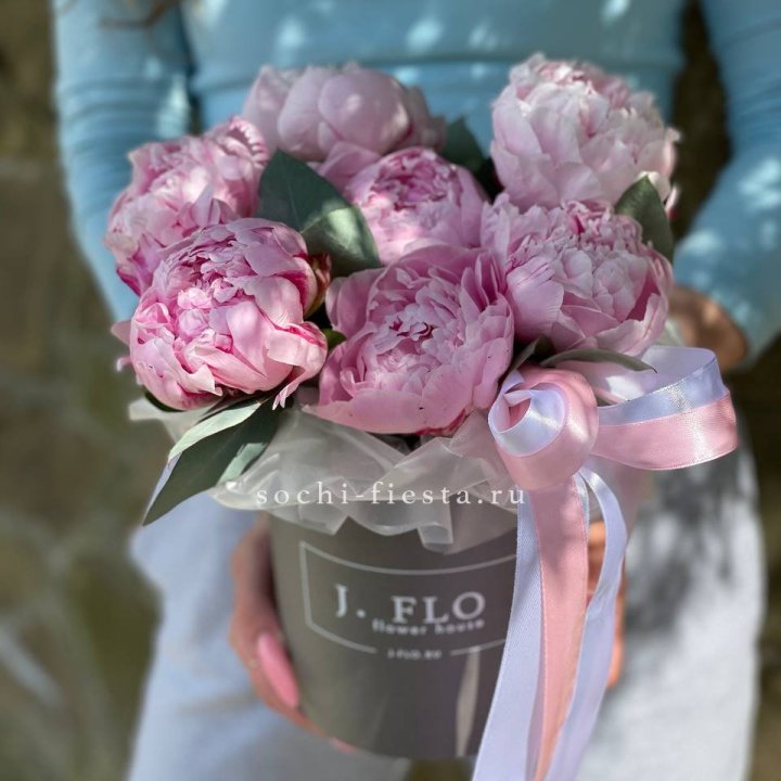 Цилиндр пионов с эвкалиптом в Твери