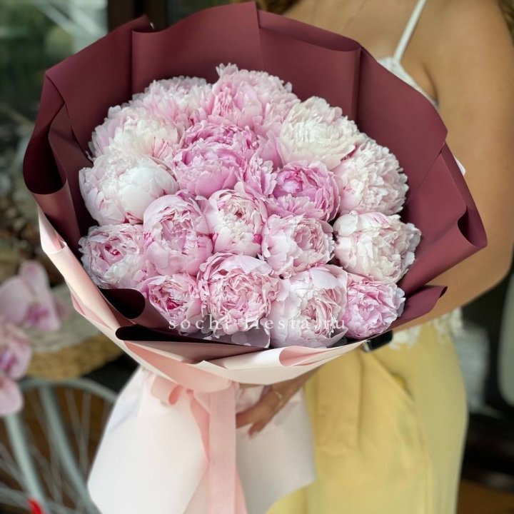 Букет 17 зефирных пионов в Твери