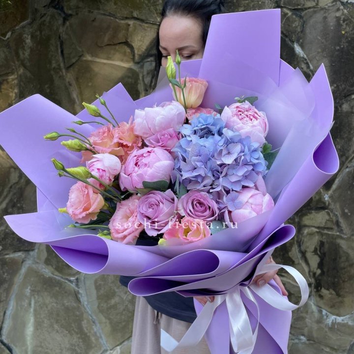 Букет с пионами "Блю логан" в Твери