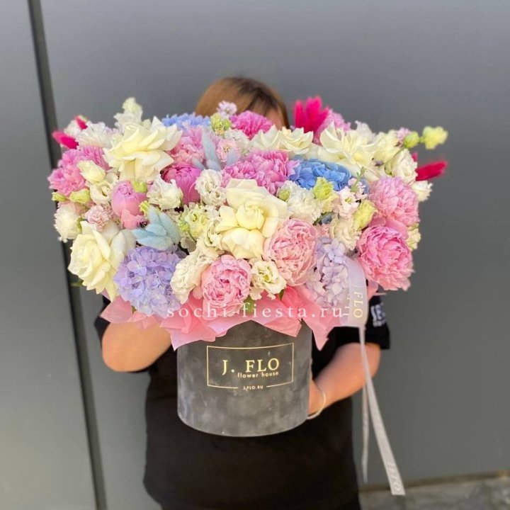 Цилиндр с пионами "Аса" в Твери