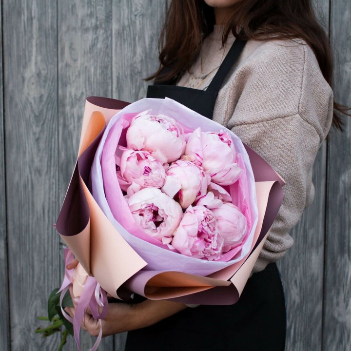 7 зефирных пионов в оформлении в Твери