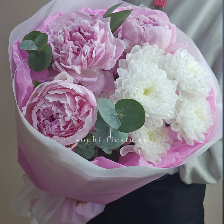  Букет комплимент с пионами в Твери