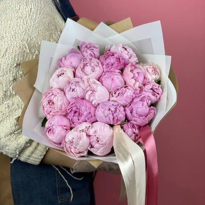 Букет из 21 пионов в Твери
