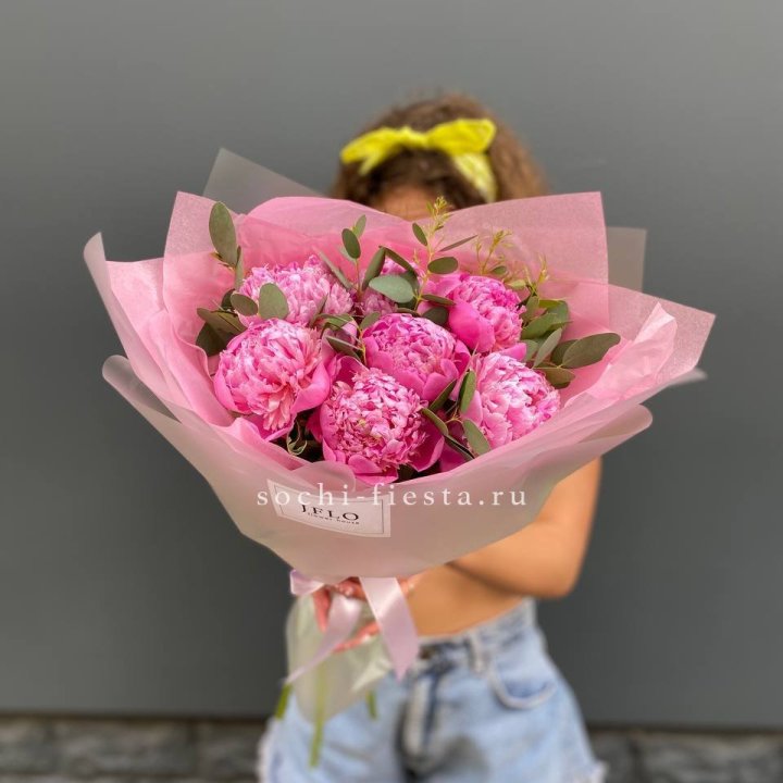 7 ярких пионов в оформлении в Твери
