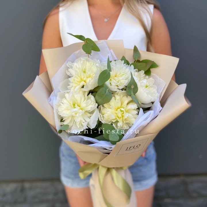  Букет белых пионов в Твери