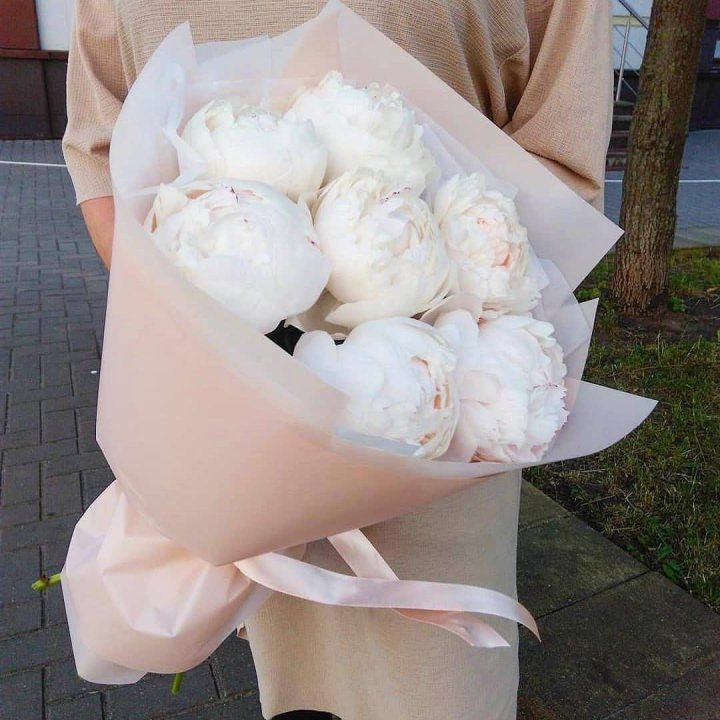 Букет белых пионов в Твери