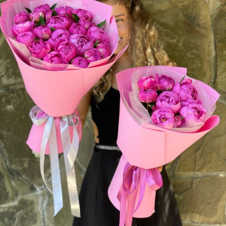 Букет ярких пионов  в Твери