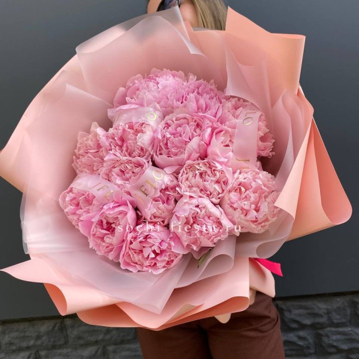 15 пионов "Монинг" в Твери