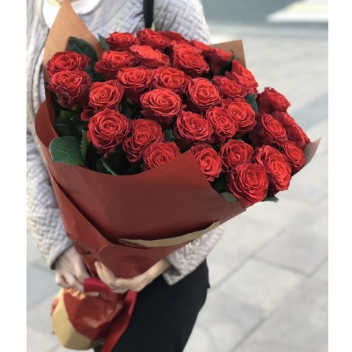 29 высоких роз  в Твери