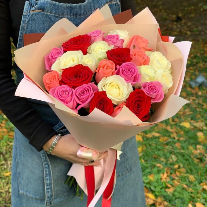 25 роз "Карусель" в Твери