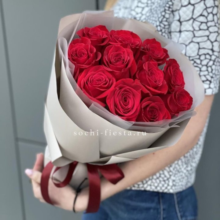 Букет красных роз "Рози" в Твери