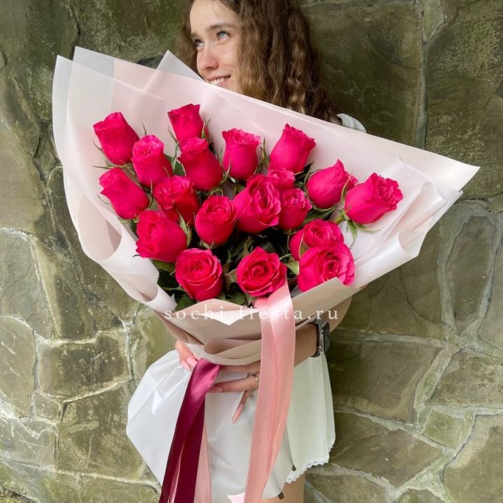 19 алых роз в Твери