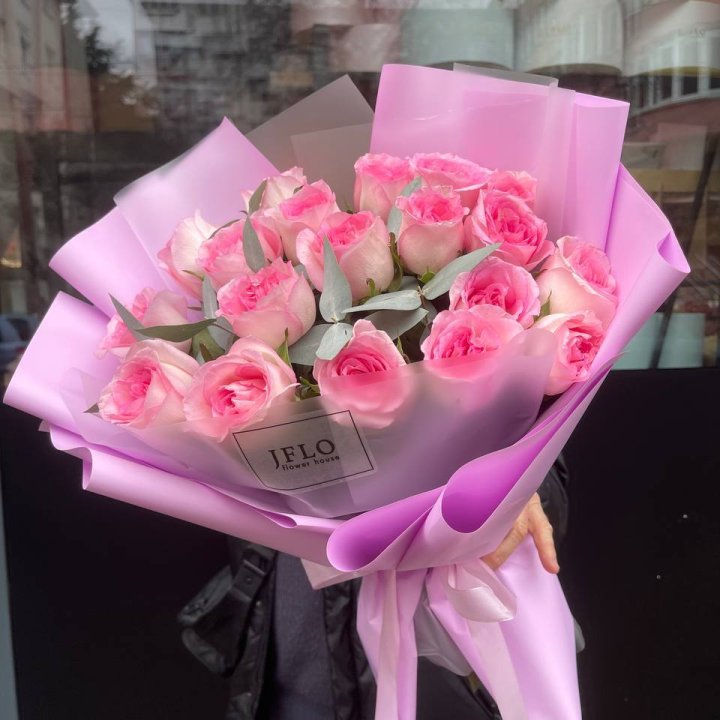  19 розовых роз в Твери