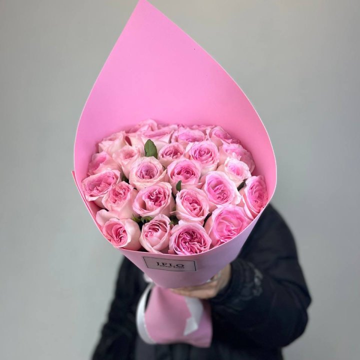 25 нежных роз в Твери