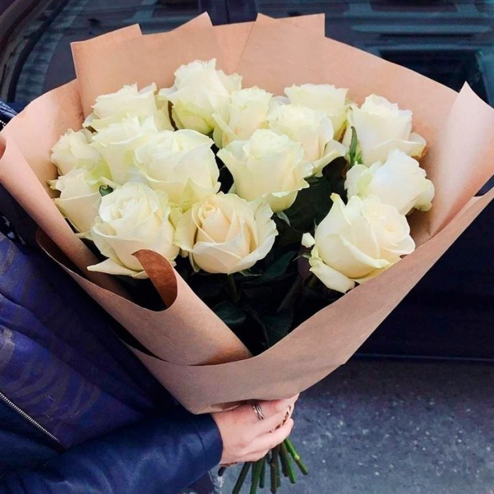 15 белых роз "Крафт" в Твери