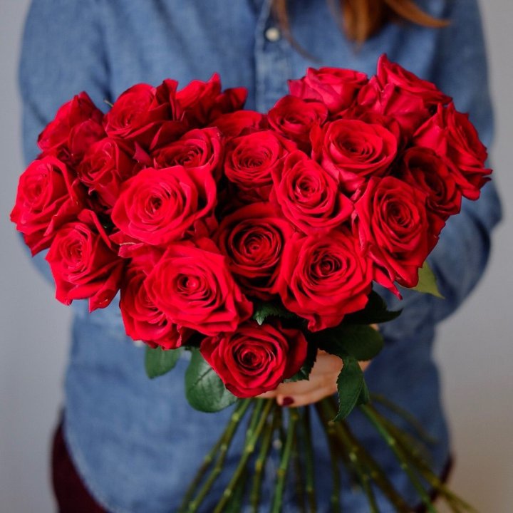 25 красных роз в Твери