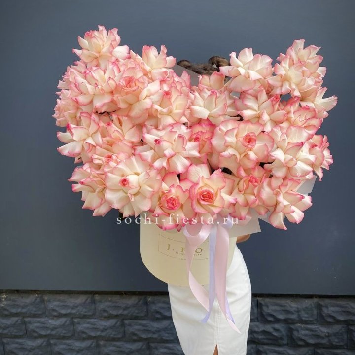 31 французская роза Джумилия в боксе в Твери