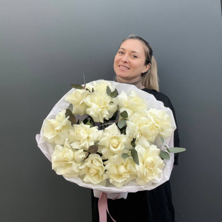 13 Белых французских роз Облако в Твери