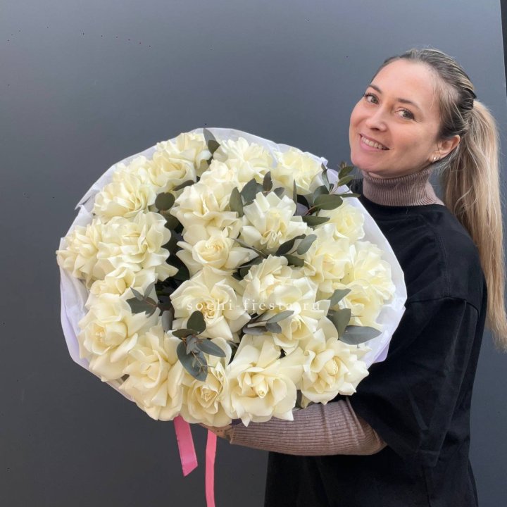 25 Белых французских роз Вайт найс в Твери