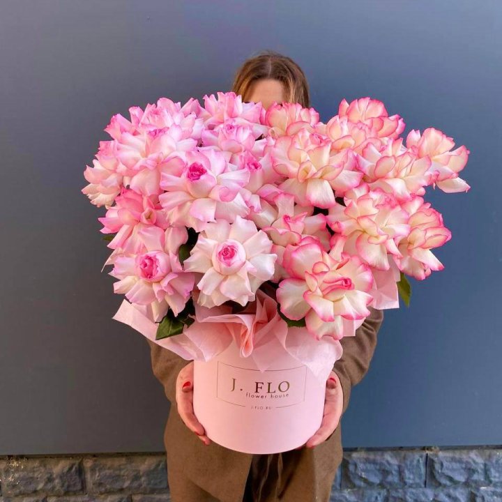 25 Французских роз микс в боксе в Твери