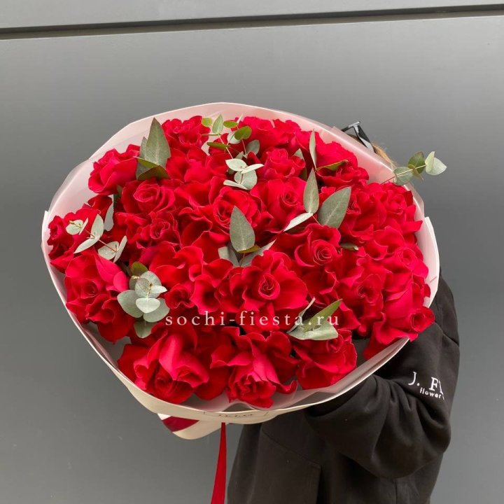 23 Красных французских роз в Твери