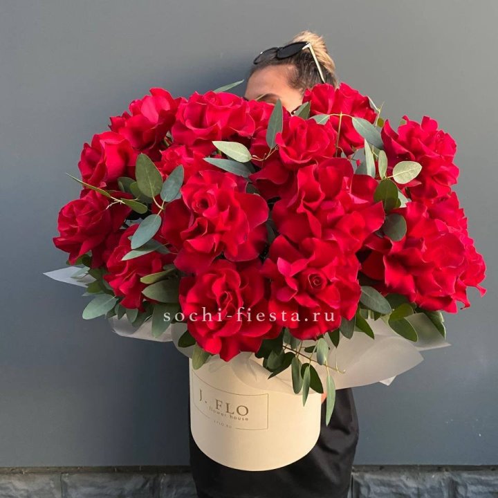 25 Французских красных роз в коробке в Твери
