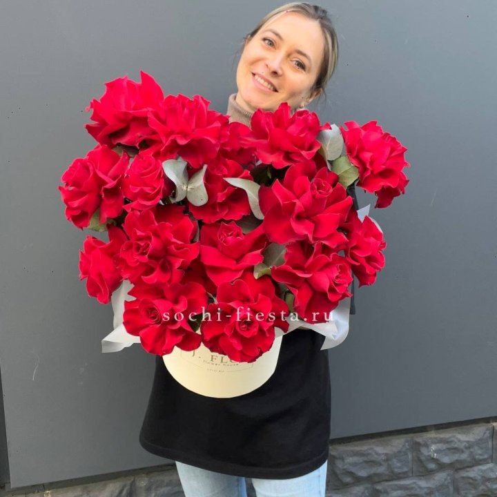 17 Французских роз в боксе в Твери