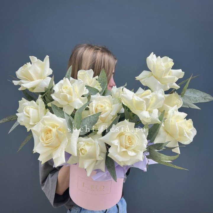 15 Французских роз в боксе в Твери