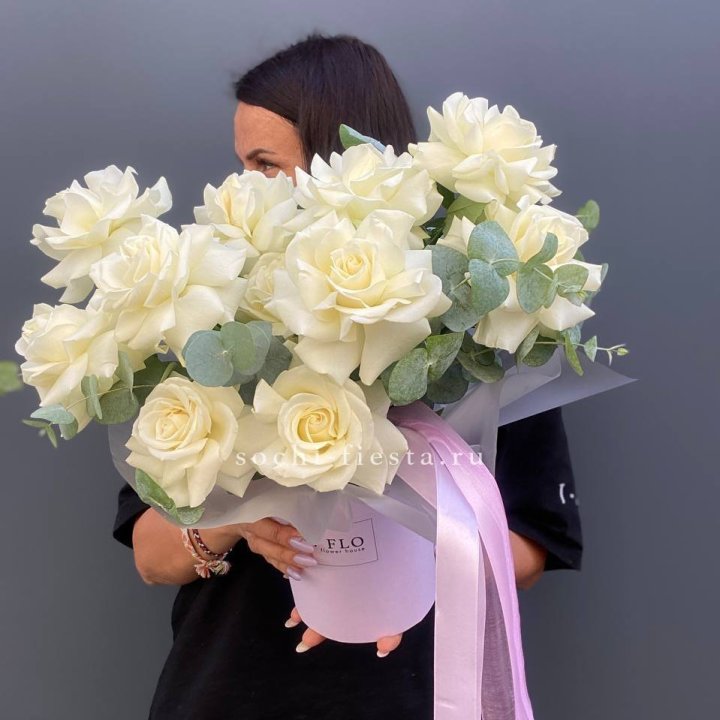 11 Французских белых роз в боксе в Твери