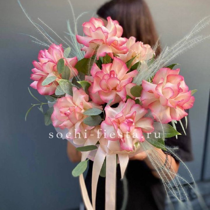 9 Французских роз Джумилия в боксе в Твери