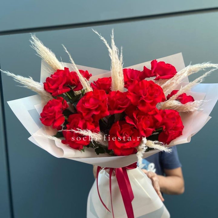 15 Красных французских розы в Твери