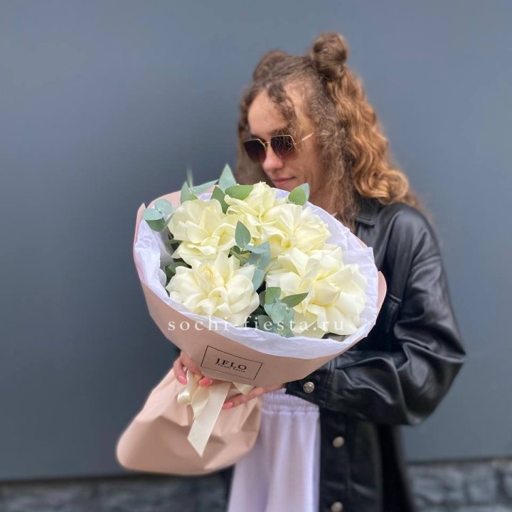 5 Белых французских роз в Твери