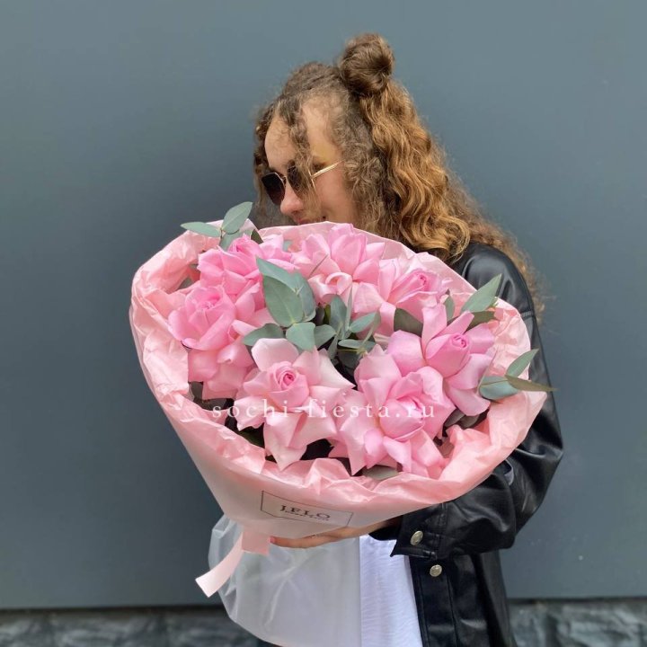 7 розовых роз в Твери